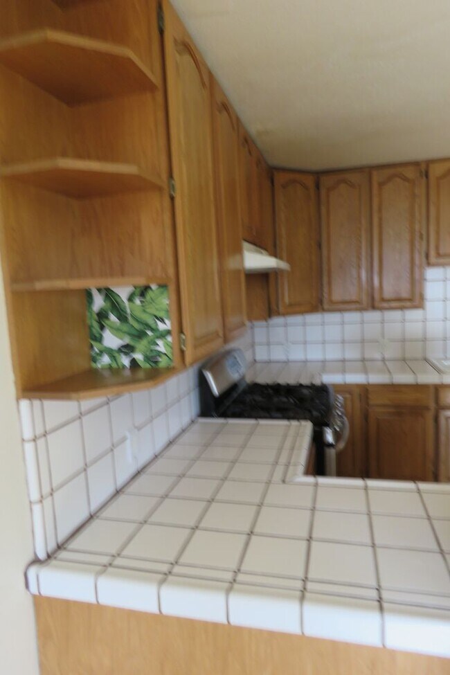 Building Photo - 2 Bedroom with VIEWS in Sunnyside Neighborhood