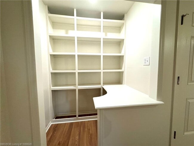 Building Photo - 10 Lura Ln