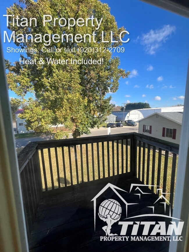 Building Photo - 400 Main St