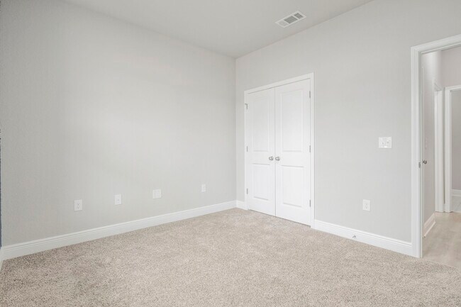 Building Photo - 5402 Parkside Dr