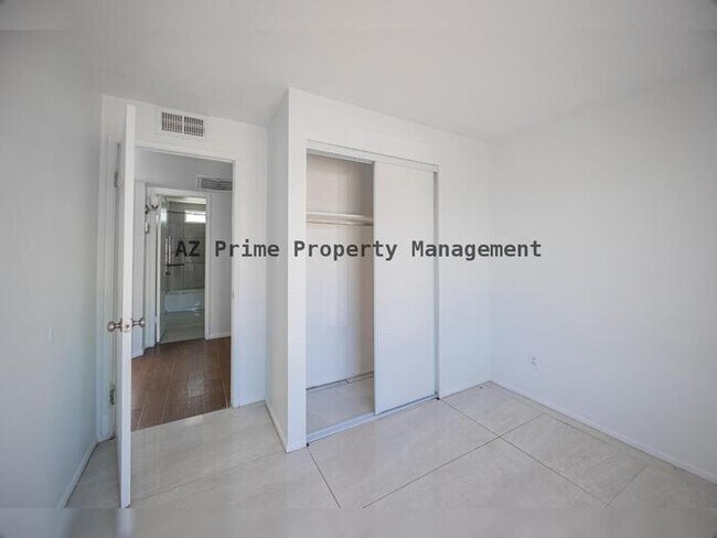 Building Photo - 3629 E Blanche Dr