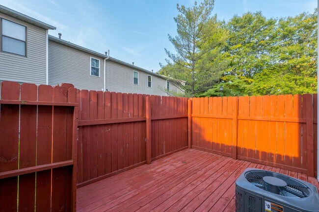 Building Photo - 867 Sheldrake Ct