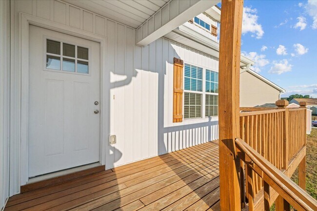 Building Photo - Pristine 3 Bed 2 Bath Home in Dalton