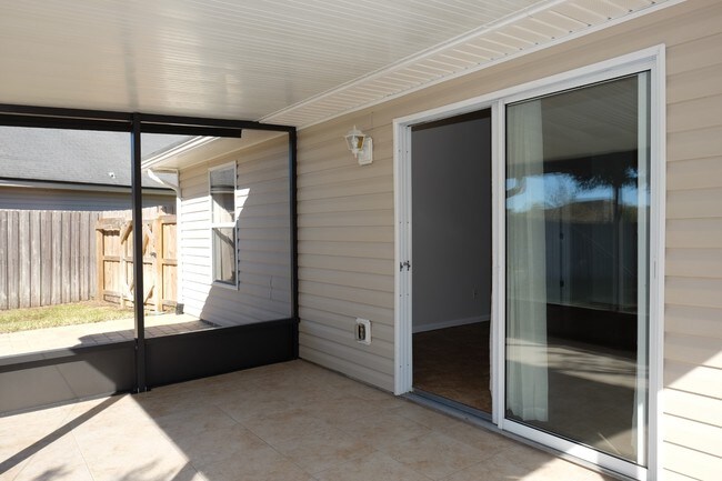 Building Photo - 96679 Commodore Point Dr