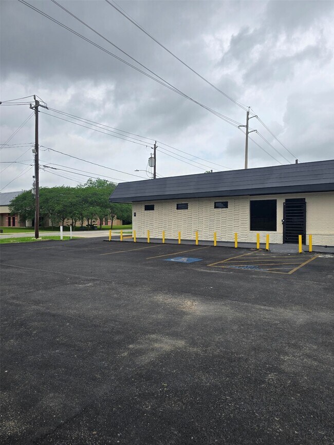 Building Photo - 3619 Reed Rd