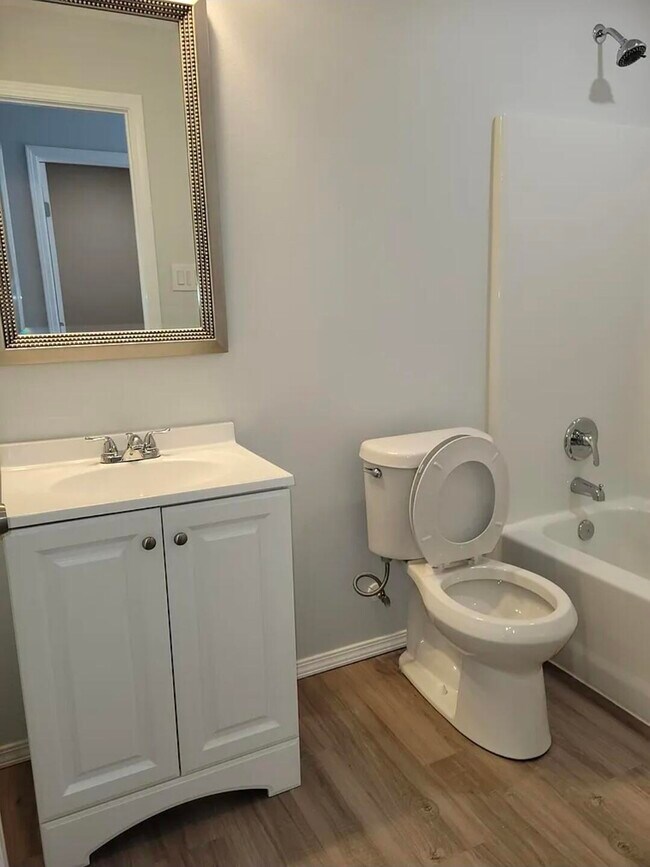 Building Photo - 5524 Jarvis St