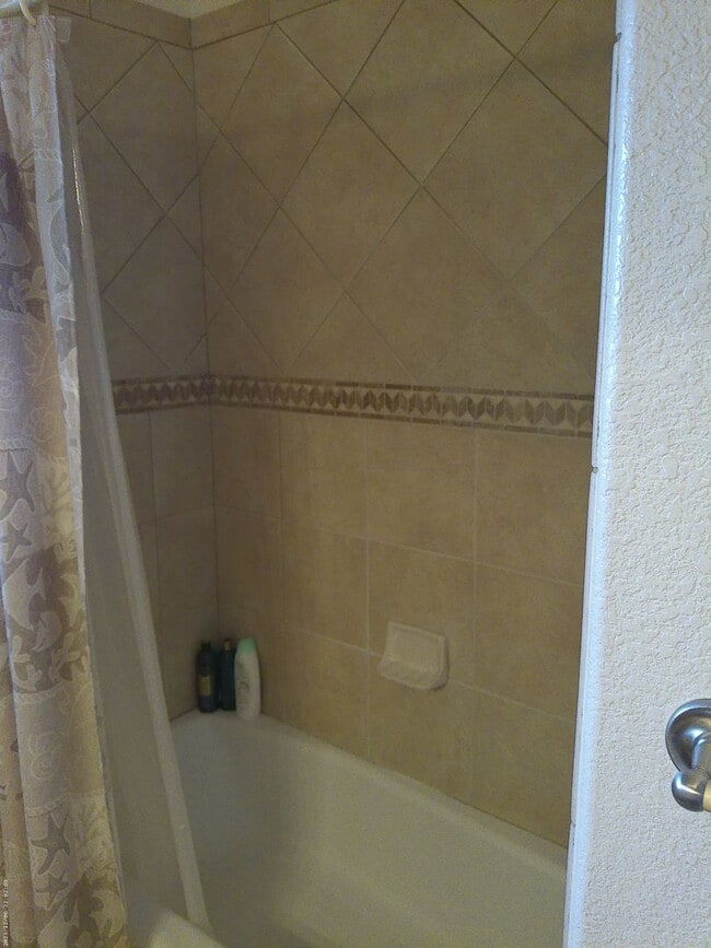 Building Photo - 2910 Swirl Dr