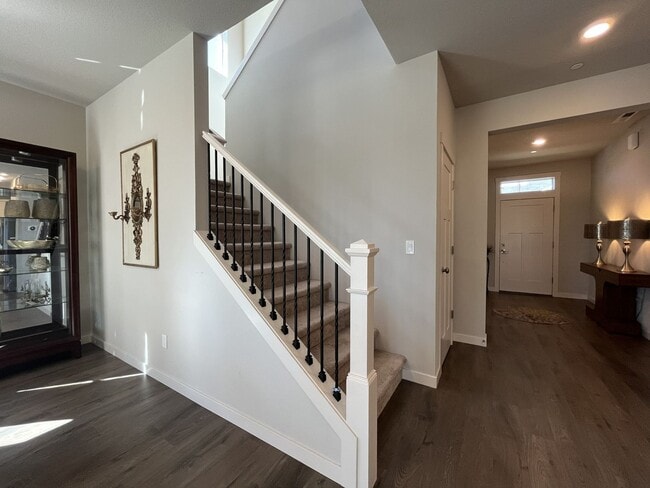 Building Photo - Spacious 5BR Home Near Mountainside High School with Loft, Balcony & Large Kitchen