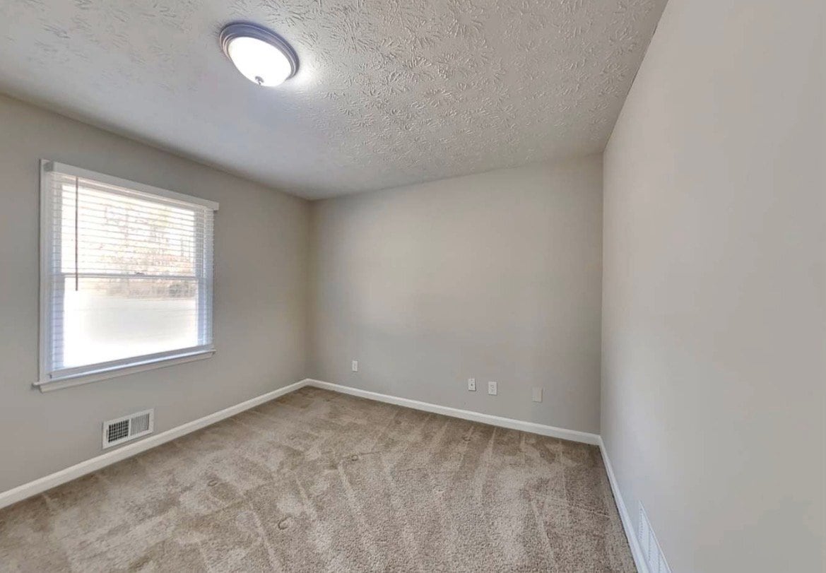 Building Photo - 301 E Country Woods Dr