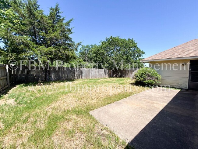 Building Photo - 103 Oak Creek Ct