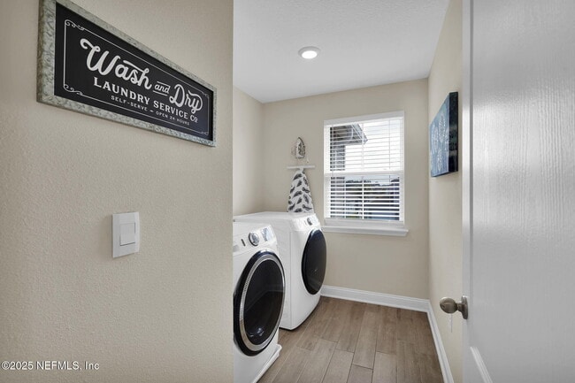 Building Photo - 187 Silverleaf Village Dr