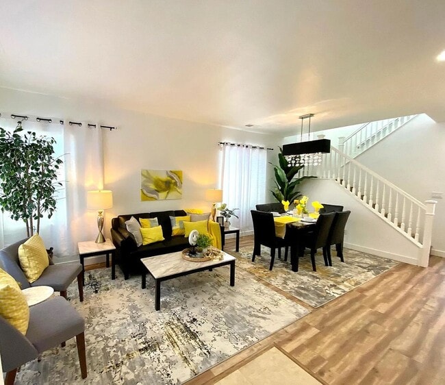 Building Photo - Classy Single Family Home Conviently located - Easy drive to Pendelton or Miramar - Nice family n...