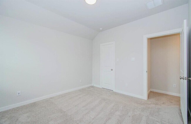 Building Photo - 14910 Mossycup Spur Wy