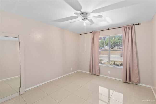 Building Photo - 23 Violet Ave