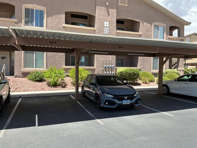 Building Photo - Condo 2 bedroom 2 bathroom Gated Entrance