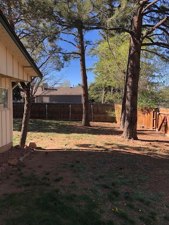 Building Photo - Charming 4 Bd, 2 Ba, Ranch Home in D-12 School District, close to Downtown, Trails and Ft. Carson