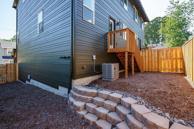 Building Photo - Move In Ready 3 Bedroom 2.5 Bathroom - Convenient Camas Location