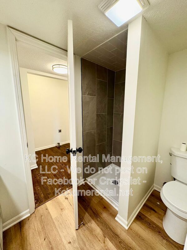 Building Photo - 307 E Main St