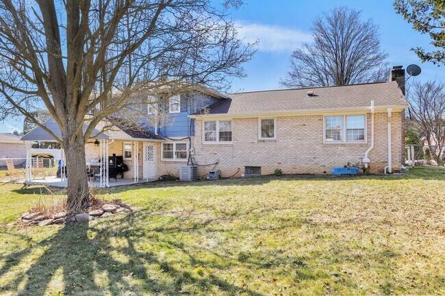 Building Photo - 173 Colonial Dr