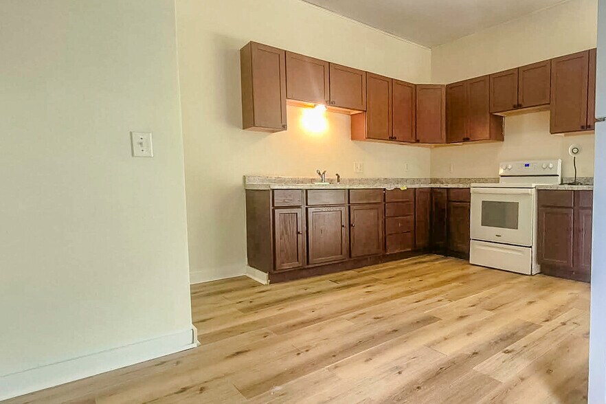 Kitchen - 415 Avenue E
