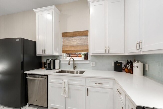 Building Photo - 207 N Tyler St