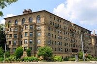 Building Photo - 14 N Chatsworth Ave