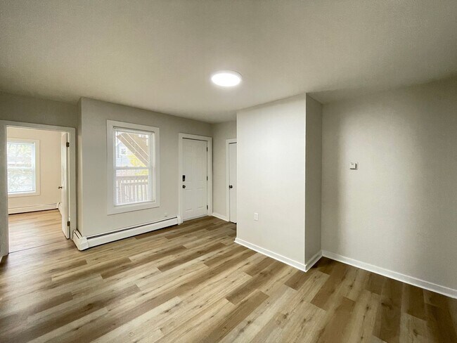 Building Photo - 124 Beech St