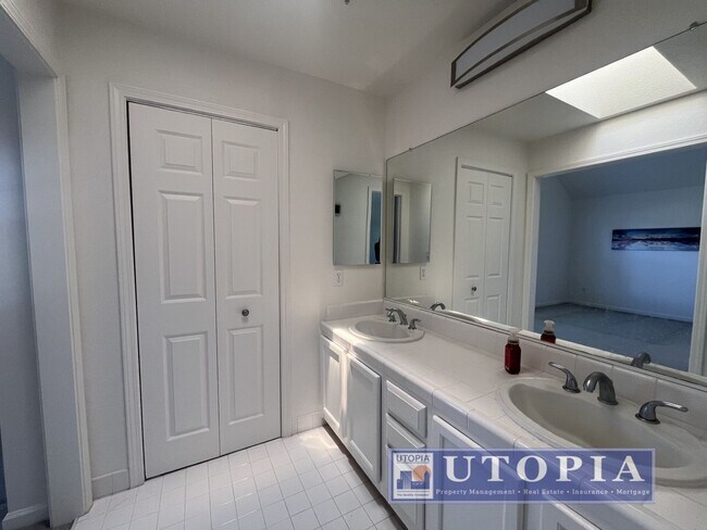 Building Photo - Quiet Beautiful 3 Bed, 2.5 Bath Property Near UCSC
