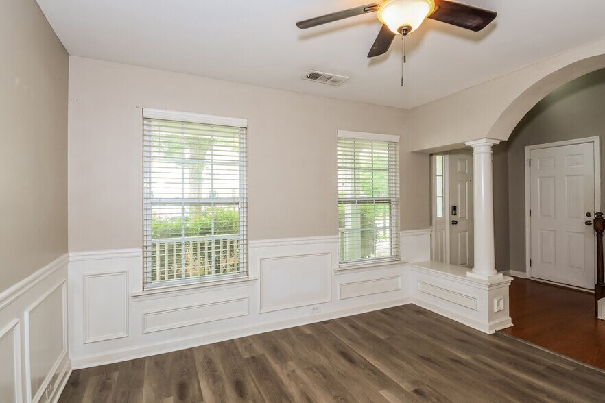 Building Photo - 147 Hidden Lake Cir