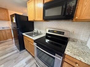 Building Photo - 51 Lander St