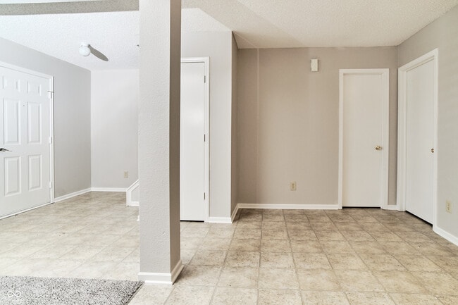 Building Photo - 14169 Clapboard Dr