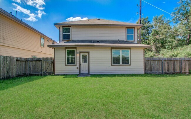 Building Photo - Open Layout & Large Backyard in Houston’s Evergreen Villas – 3 Beds, 2½ Baths