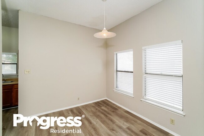 Building Photo - 8409 Forest Ridge Dr