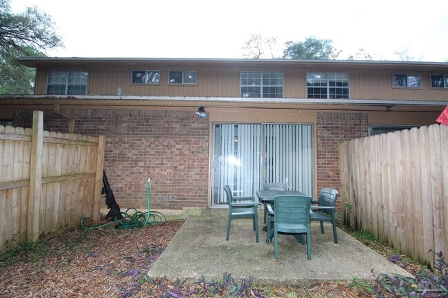 Building Photo - 416 Waycross Ave