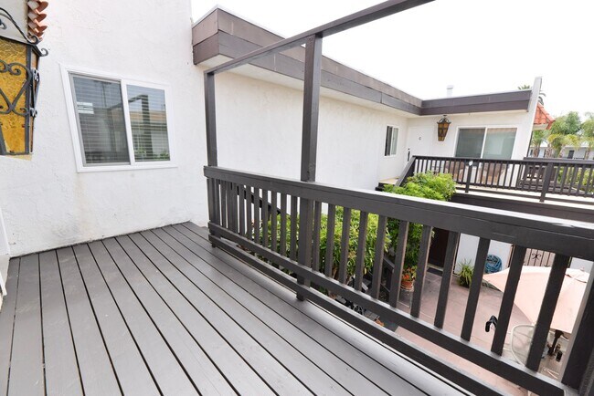 Building Photo - 248 Avenida Del Poniente