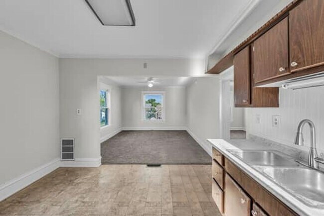 Building Photo - 3940 Delmar Ave