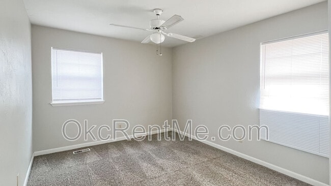 Building Photo - 126 NE 11th St