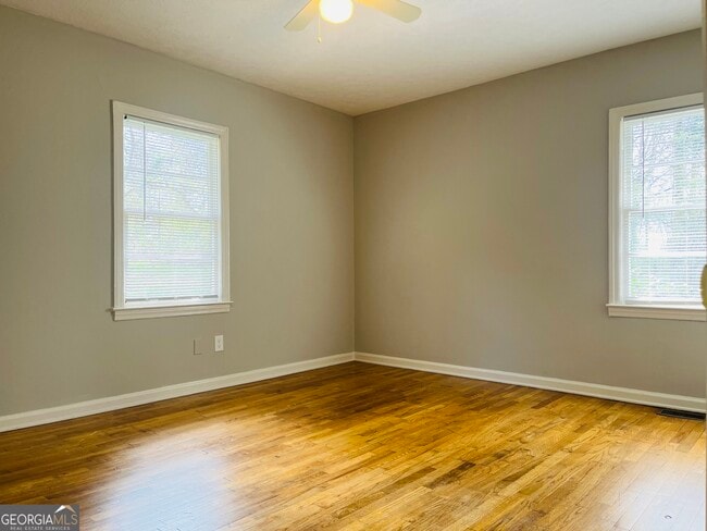 Building Photo - 32 N Cove Dr