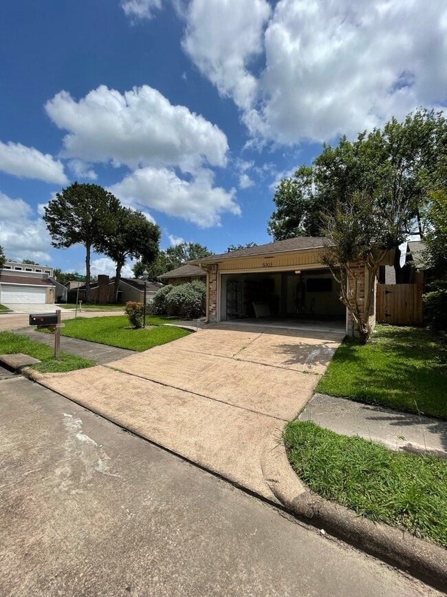 Building Photo - 5003 Spring Forest Dr