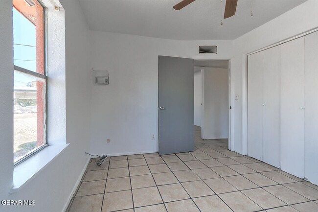 Building Photo - 385 Mireles Ct
