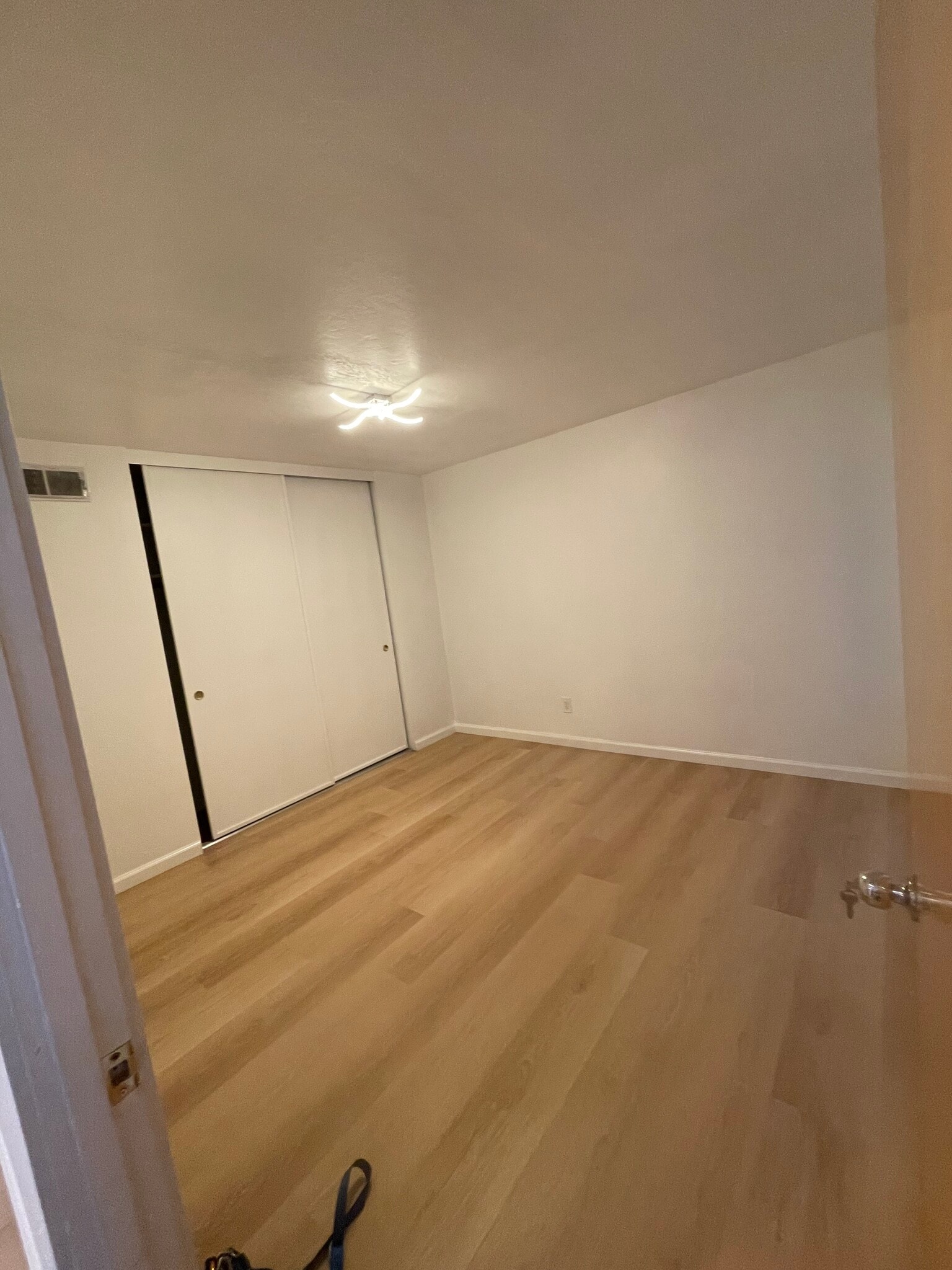 Building Photo - 144 Locksley Ave