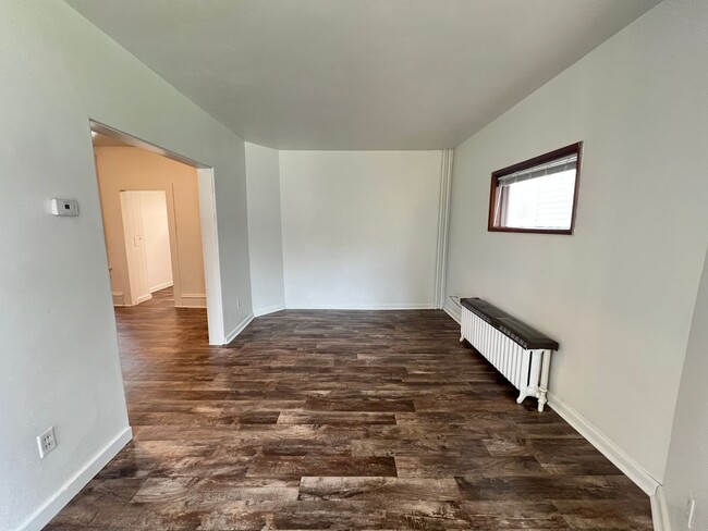 Building Photo - AVAILABLE JUNE - 4 Bed 2 Bath w/ Bonus Room & Garage