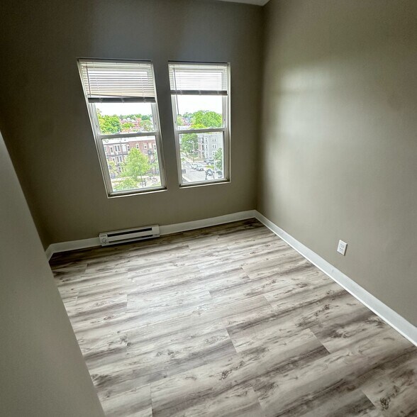 Building Photo - 89 Intervale St