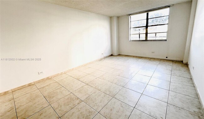 Building Photo - 250 174th St