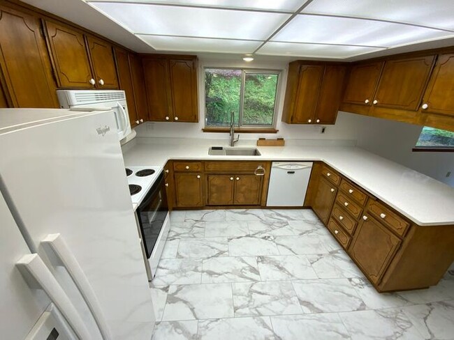 Building Photo - Fox Island home 3bdr 2 bath 2 car gar
