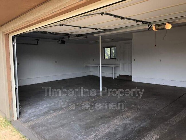 Building Photo - 17960 Bakers Farm Rd