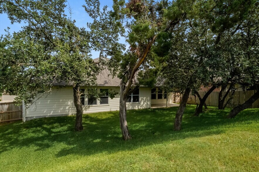 Building Photo - 1105 Wigwam