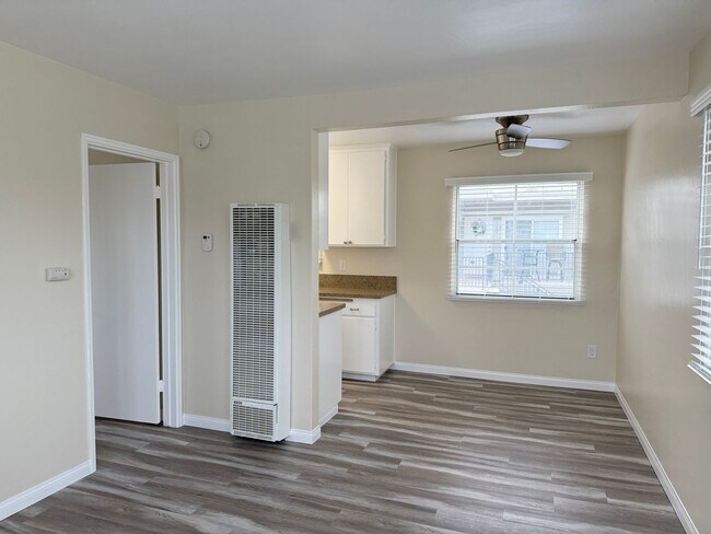 Building Photo - Charming, Refreshed Pacific Beach 1-Bedroo...