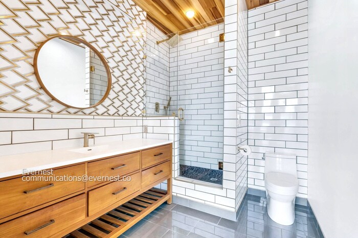 Building Photo - 1154 Division St