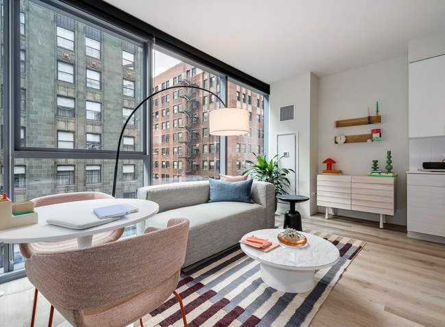 Building Photo - 8 E Randolph St